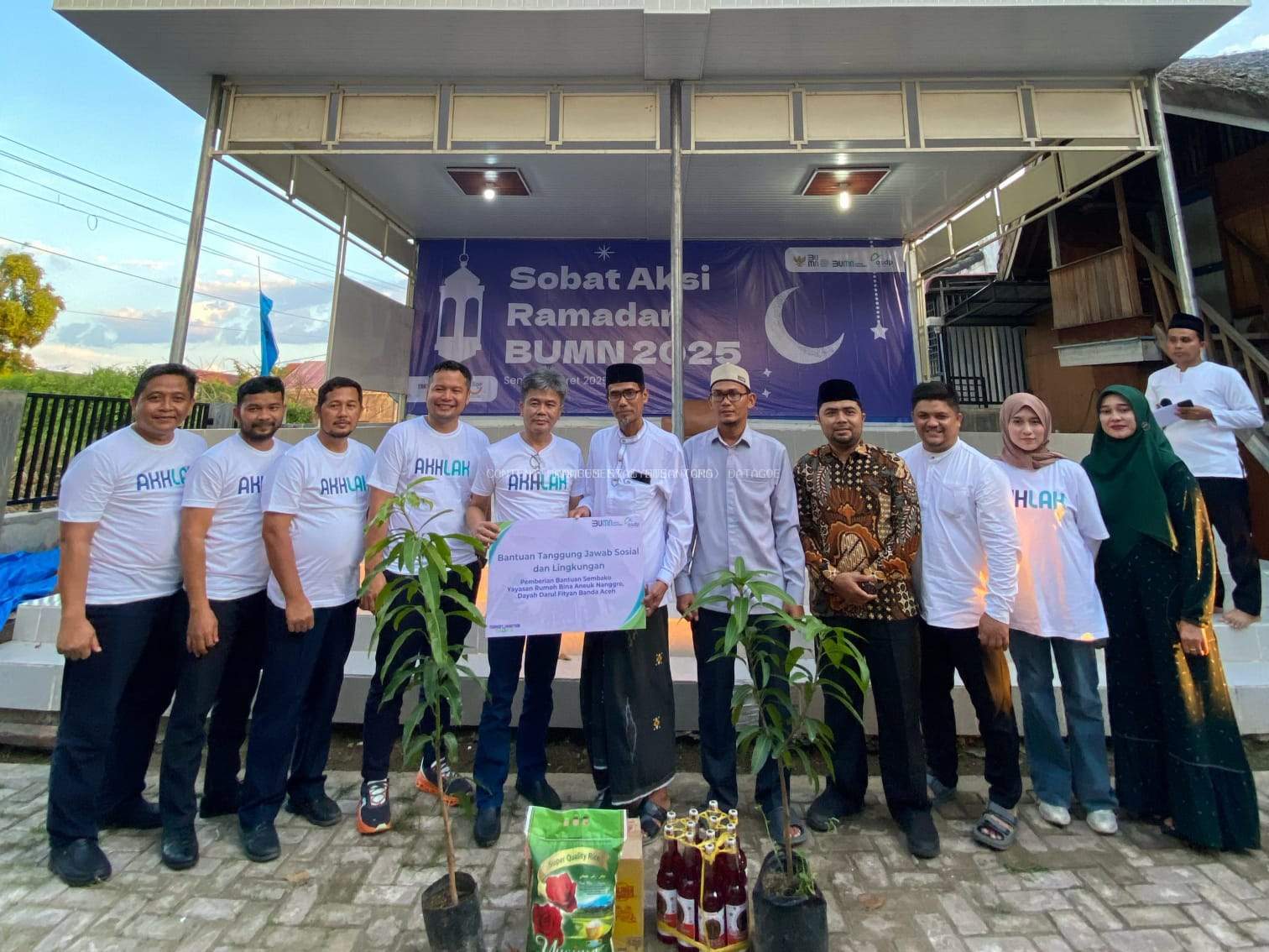 Wujud Kepedulian, ASDP Berbagi Sembako di Ponpes Darul Fityan Kota Banda